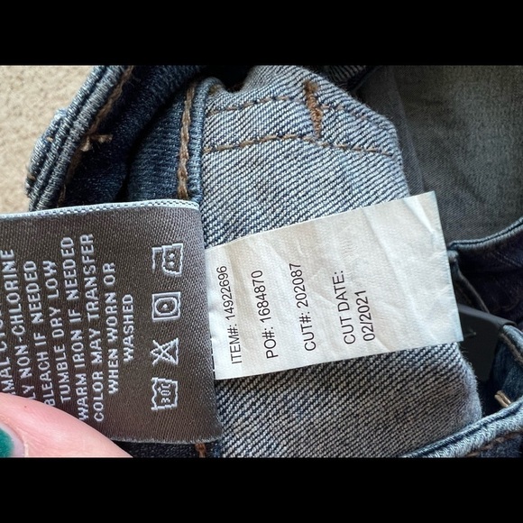 NWT TORRID HIGH RISE SHORTIE SHORT - VINTAGE STRETCH MEDIUM WASH denim shorts - Picture 6 of 10